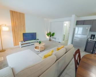 Cozy home close to Niagara Falls - Thorold - Living room
