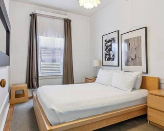 The Haus on Mirror Lake Suite 5 - Lake Placid - Bedroom