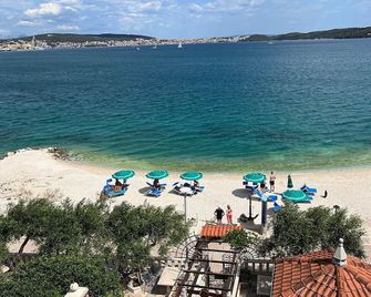 Hotel Segetski Dvori Beachfront Oasis & Tradition Since 1964 - Split Trogir Riviera - Seget Donji