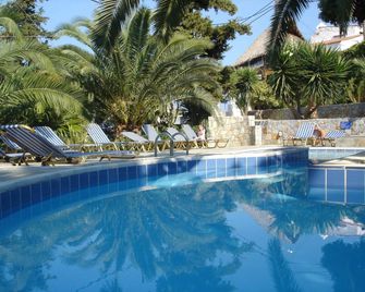 Maria Suites - Platanias - Pool