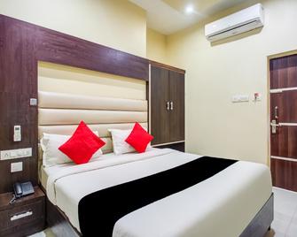 OYO Grand Hotel And Lodge - Sangareddy - Bedroom