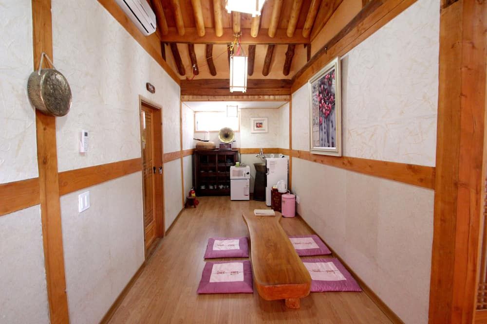 Happiness Full Hanok Guesthouse