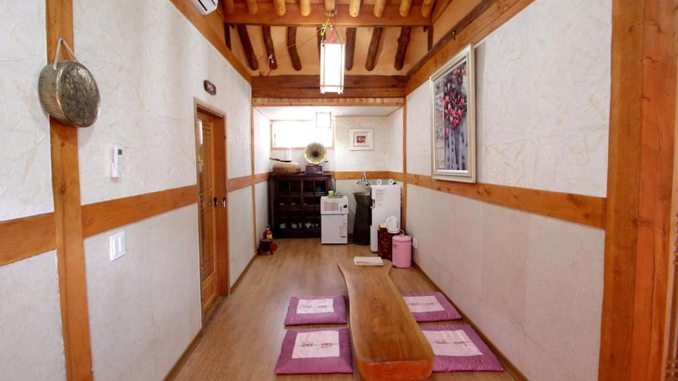 Happiness Full Hanok Guesthouse