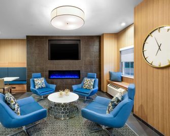 Microtel Inn & Suites by Wyndham Farmington - Farmington - Lounge