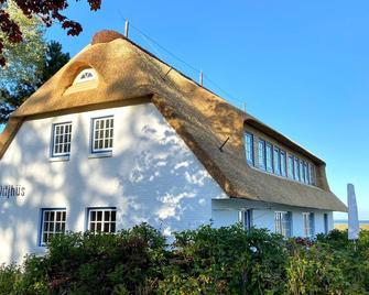 Vacation with dog incl. swimming pool and sauna - Norddorf - Gebäude