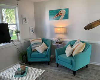 Your home away from home w/comfy furnishings, beachy vibes & coastal decor - Oscoda - Obývací pokoj