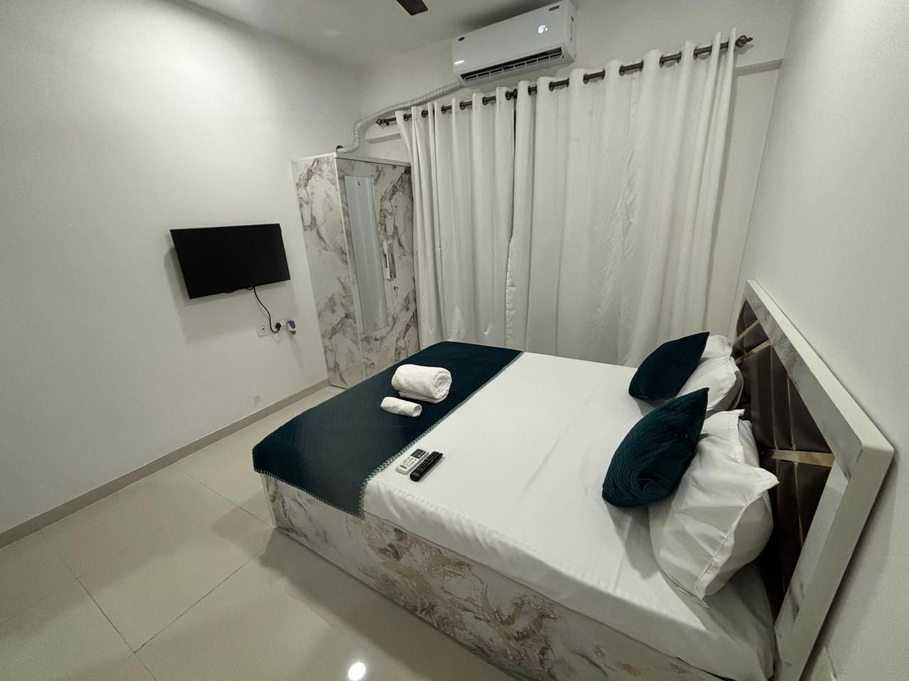 Atithi Home Luxe Kandivali Suite - מומבאי - חדר שינה