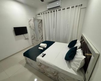 Atithi Home Luxe Kandivali Suite - Mumbai - Phòng ngủ