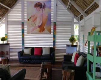 Las Palmas Beach Hotel - Coxen Hole
