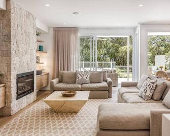 Hidden Ocean - Luxury Beachfront Retreat - Busselton - Sala de estar