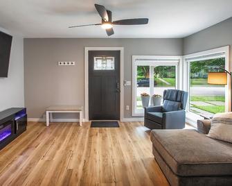 Parkside Pet Friendly Bungalow - Winona - Obývací pokoj