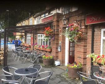 New Masons Arms - Leeds - Patio