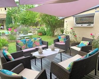 La Maison Du Bourg - Puisseguin - Patio