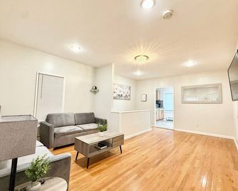 Charming Milford Montague Riverway Cottage - Montague - Pokój dzienny