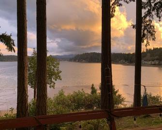 Private Beach on Puget Sound - Waterfront Cottage - 3 Bedrooms - Sleeps 6 - Olympia - Outdoors view