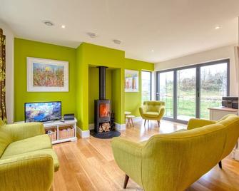 Luxury property with spa access on a nature reserve Cheetah Retreat BV18 - Crossways - Living room