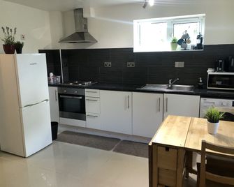 Apple House Guesthouse Heathrow Airport - Hayes - Cozinha