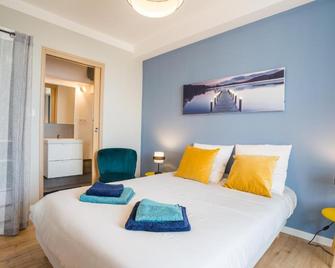 T2 Avec Loggia Fleurie Et Ensoleillee - Toulon - Chambre