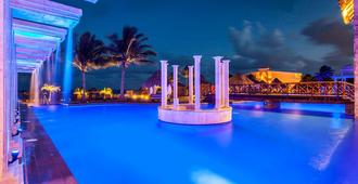 里維艾拉坎昆藍寶石酒店 - 莫雷洛斯港 - 莫雷洛斯港 - 游泳池