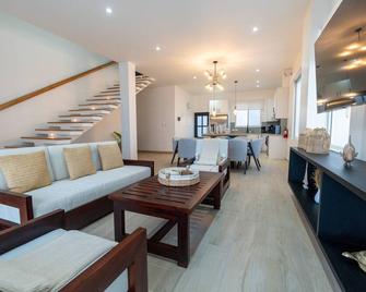 Oasis for upscale travelers seeking a private home-away-from-home in Galapagos - Puerto Ayora