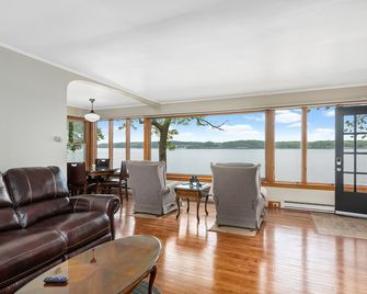 PAGEANT -Eagles Nest home with view of the Mississippi and Gorgeous Sunsets - Nauvoo - Living room