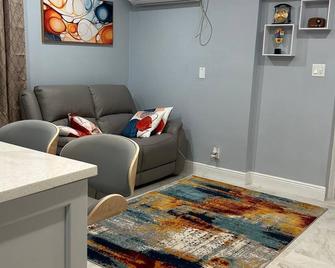 Modern, Elegant & Relaxing 1-bedroom suite with AC and Wi-Fi in soothing Nassau - Nasáu - Sala de estar