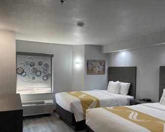 Quality Inn and Suites Richardson-Dallas - Richardson - Schlafzimmer