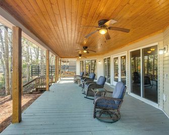 Private Dock + River View: Cabin Retreat in Jesup - Jesup - Binnenhof