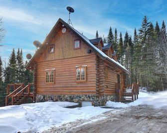 Family Friendly Private Log Home 6 Person Remote Work Breathtaking Mountain Views Versant Nord - Lac-Supérieur - Будівля