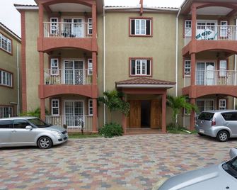 New Kingston Guest Apt at Fairway - Kingston - Edificio