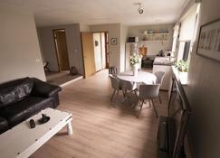 Manahlid Apartment - Akureyri - Dining room