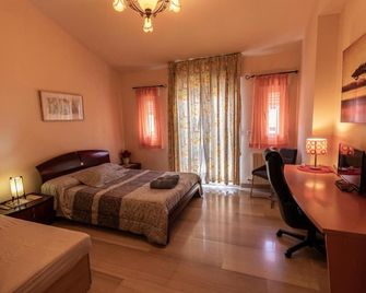 'Central Apartment Granada' with Shared Terrace, Wi-Fi and Air Conditioning - غرناطة - غرفة نوم
