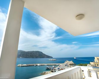 Sunrise Hotel - Karpathos - Balcón
