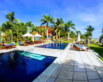 Aman Gati Hotel Lakey - Huu - Pool