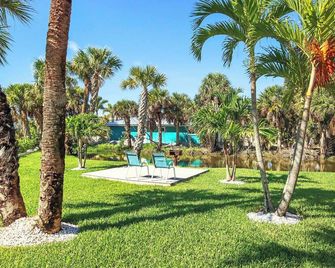 West End Paradise Unit Coral 4 - One bedroom efficiency suite - Sanibel - Alberca