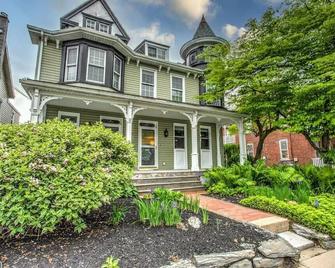 Cozy Dark & Moody Home New Reno 10 mins to Lanc - Mountville - Edificio