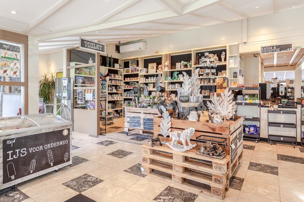 Waterlodges en Hotel Ark de Aalscholver - Lelystad - Winkel