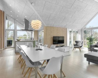 Four-Bedroom Holiday Home in Odder - Odder - Ruokailuhuone