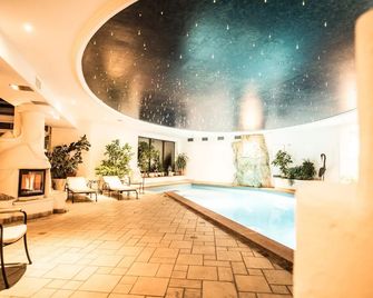 Hotel Enzian Genziana - Seis am Schlern - Pileta