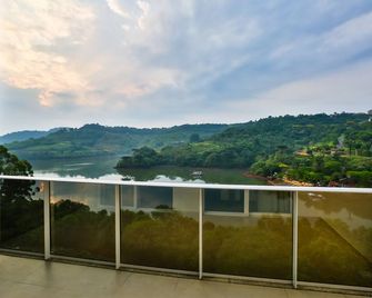 Grand Suites Family Resort By Atlantica - Itá - Varanda