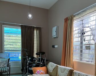 Nana's Homestay - Bentong - Wohnzimmer