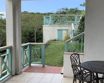 Apartment in Villa Iris, above the nicest beach on Nevis - Newcastle - Balcony