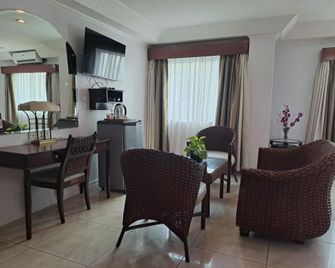 Wild Orchid Resort - Angeles City - Sala de estar