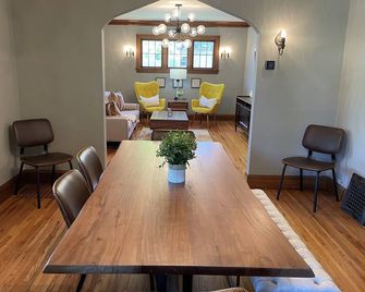 Downtown Waconia Charmer! - Waconia - Dining room