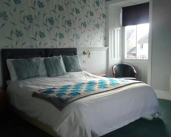 Tower Hotel - Brecon - Bedroom