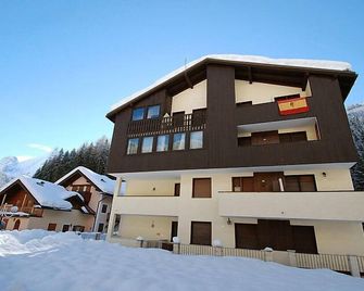 Apartment Des Alpes-14 by Interhome - Canazei - Budynek