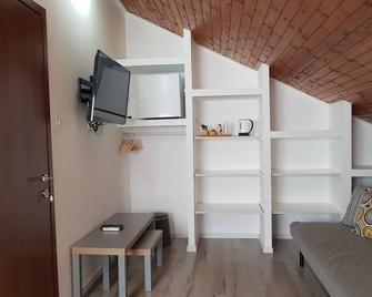Airport Guest House - Or Yehuda - Living room
