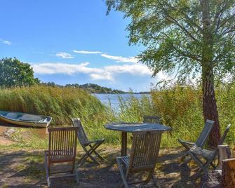 Awesome Home In Ronneby With Wifi - Ronneby - Patio
