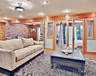 House in the Woods [whole house] - Issaquah - Soggiorno