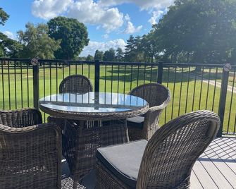 Cottesmore Hotel Golf & Country Club - Crawley - Varanda